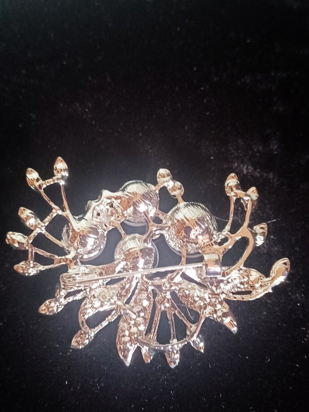 Beautiful Faux Pearl & Rhinestone Brooch - Picture 2 of 4